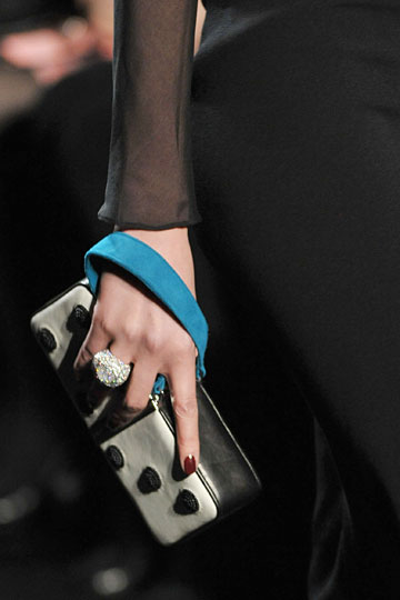 Tambien se usaran mucho los anillos de brillantes by Diane Von Fustenberg
